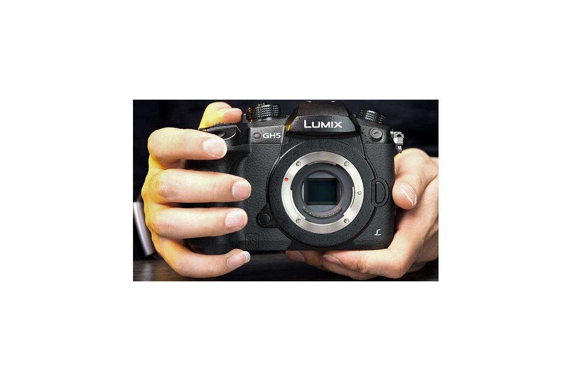 شارپ به پاناسونیک و المپوس در بازار دوربین‌های میکرو چهار سوم می‌پیوندد.